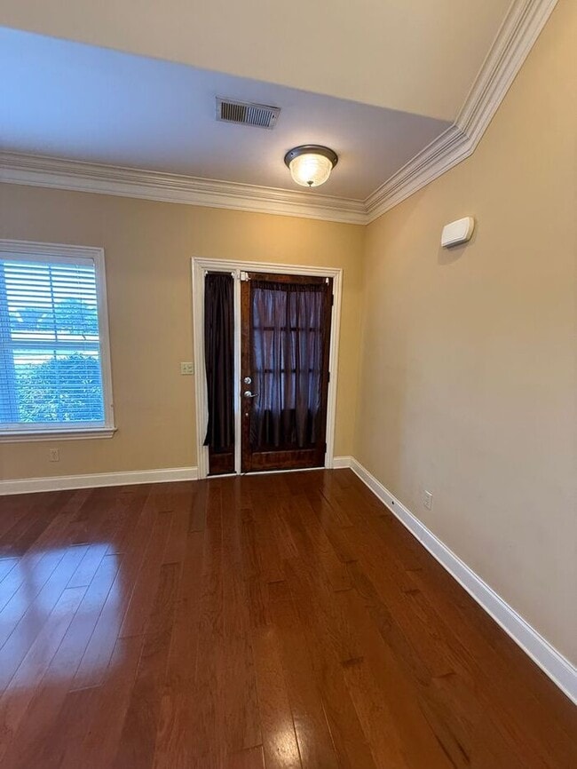 Building Photo - GORGEOUS HOME IN RUSTLING OAKS JUST MINUTES FROM MEMPHIS