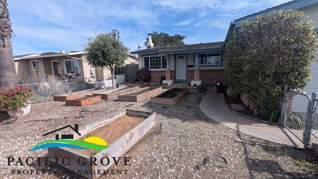 Building Photo - Updated Three Bedroom