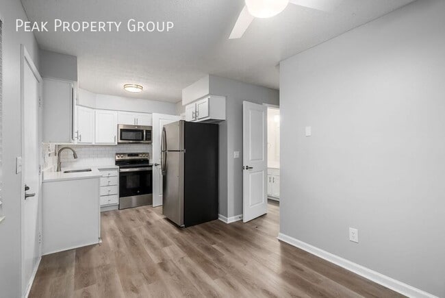 Building Photo - 3085 Griggsview Ct