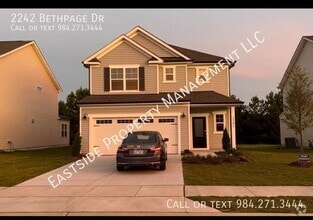 Building Photo - 2242 Bethpage Dr