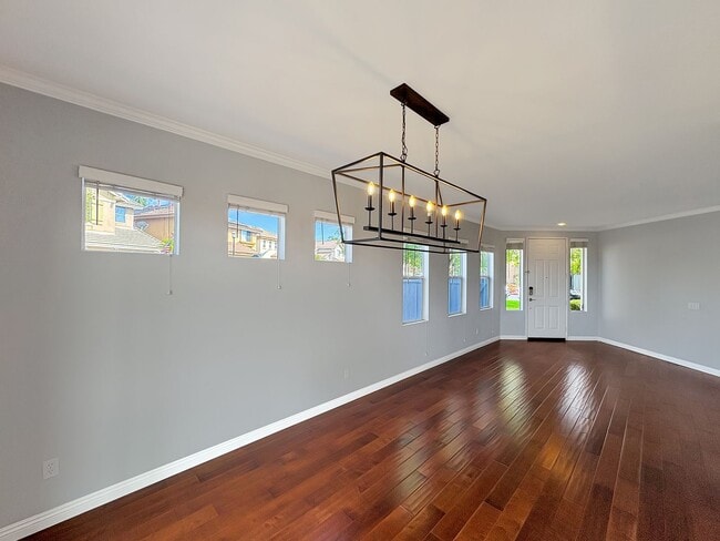 Foto del edificio - Beautiful 4B/3BA house w/ large backyard i...