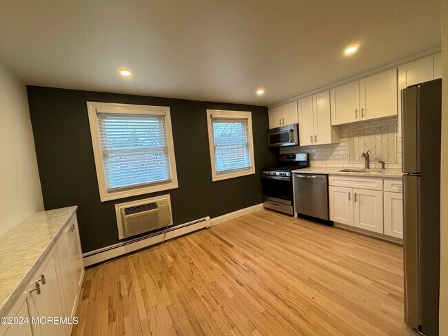 Building Photo - 137 Manor Dr