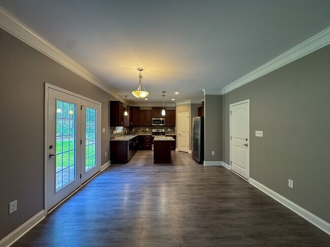 Building Photo - Beautiful 4 Bed 2.5 Bath Home in North Fayetteville