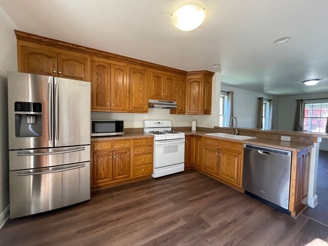 Building Photo - 3 Bedroom Townhome in Lancaster!