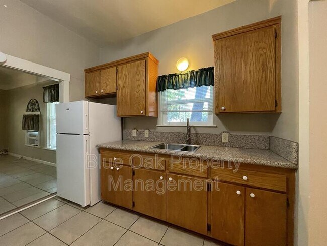 Foto del edificio - 385 E 12th St