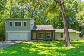 Building Photo - 2681 Ravenoaks Pl