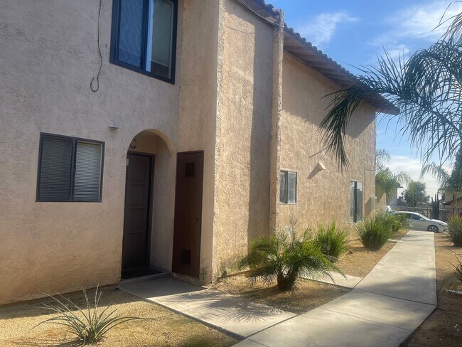 Foto del edificio - 2+1.5 READY NOW!