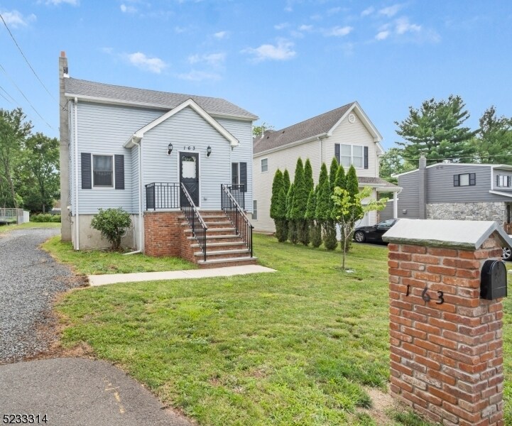 Primary Photo - 163 Maple St