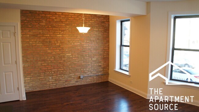 Foto del edificio - 2840 N Albany Ave