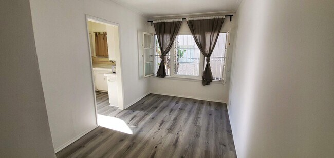 dining room - 919 Fedora St