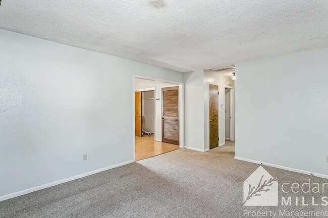Building Photo - Southside 2 Bedroom Duplex