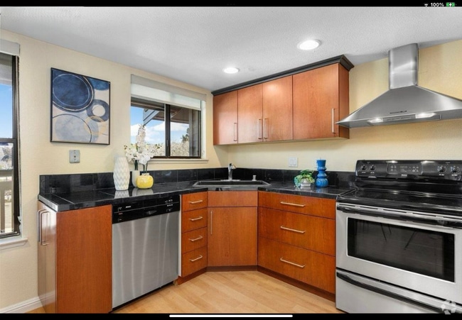 Building Photo - 1676 San Miguel Dr