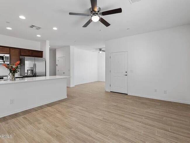 Foto del edificio - 15636 N 29th St