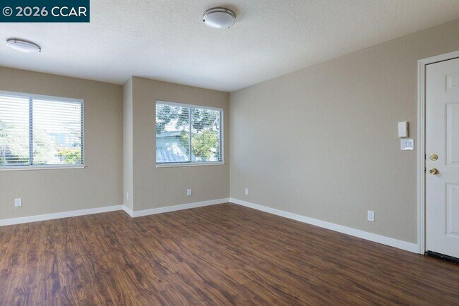 Foto del edificio - 4800 Bayview Ave