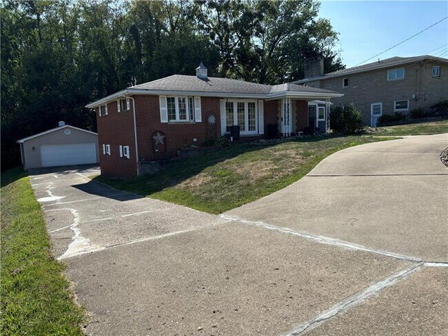Building Photo - 96 Moger Dr