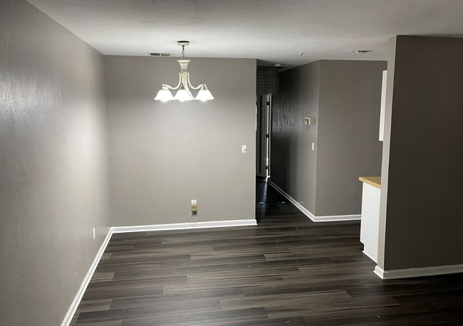 Dining Area - 222 Parkbrook Cir