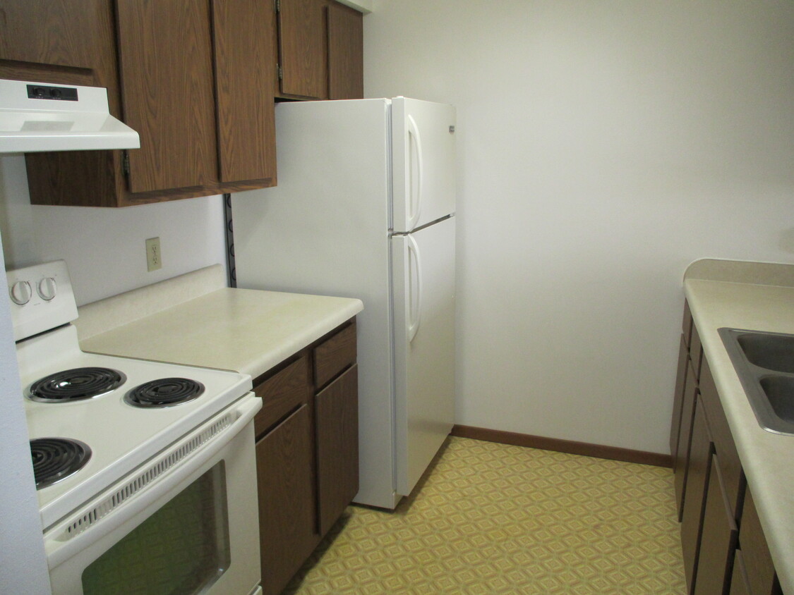Kitchen - 512 E 2nd Ave