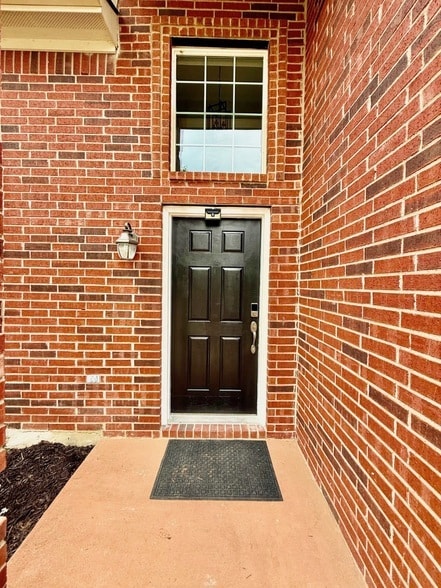 Building Photo - 3900 Braxton Ln
