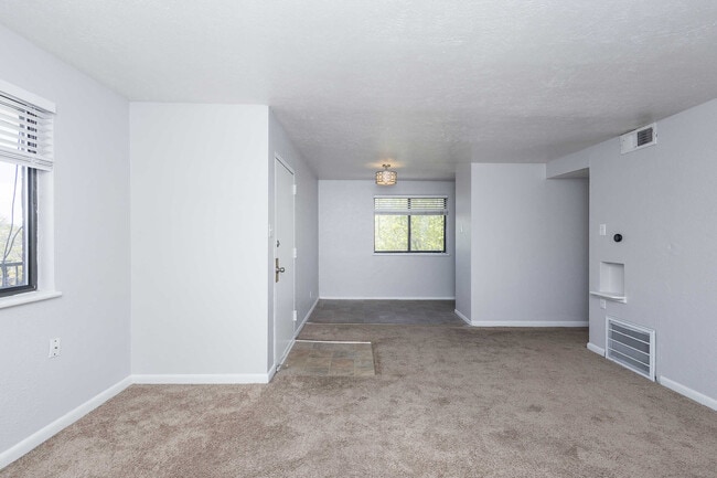 Interior Photo - The Points at California 29