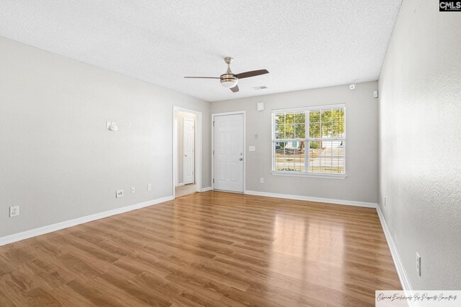 Building Photo - 127 Hardwood Dr