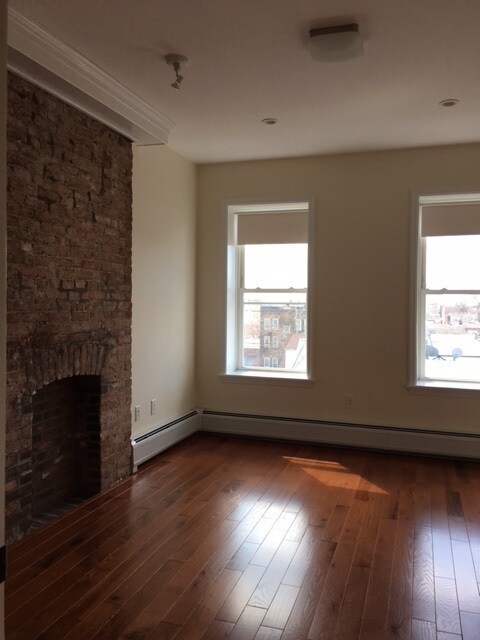 Foto principal - 42 Beacon Ave