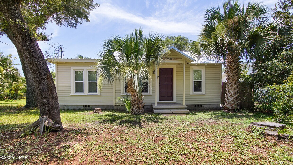 Foto principal - 4808 E 3rd St