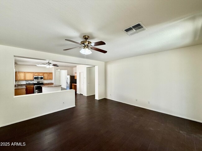Foto del edificio - 3229 W Pleasant Ln