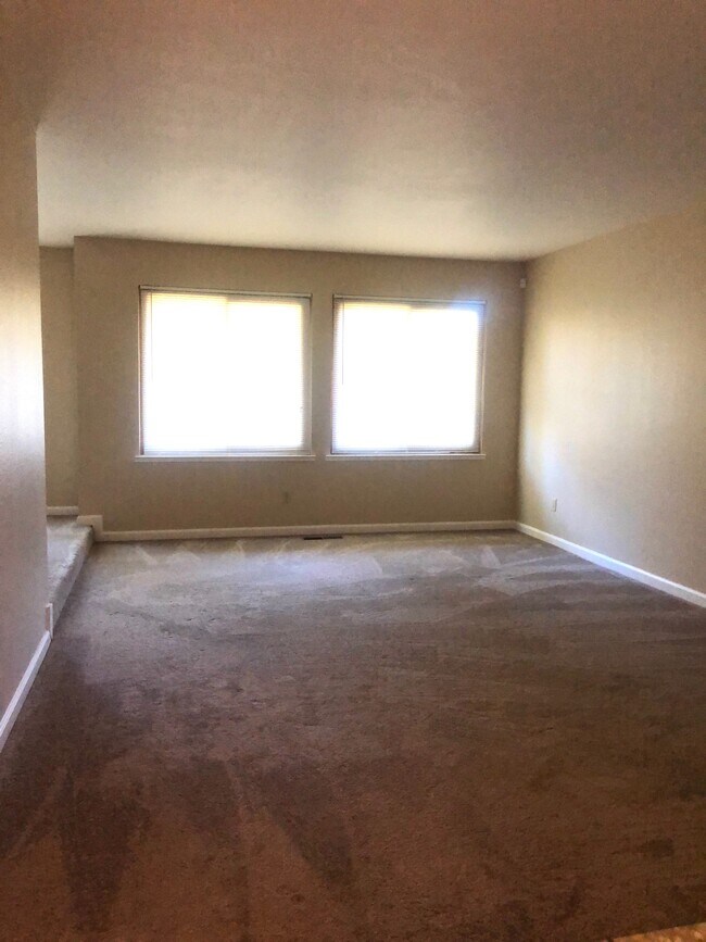 Building Photo - 1108 Sonoma Ave