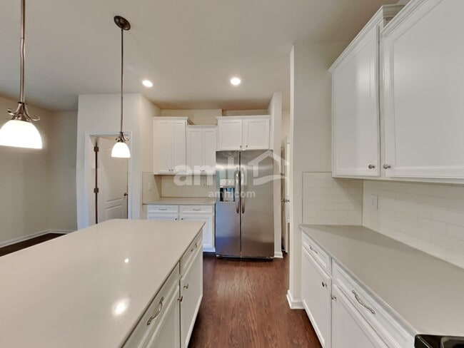 Building Photo - 128 Eden Ave