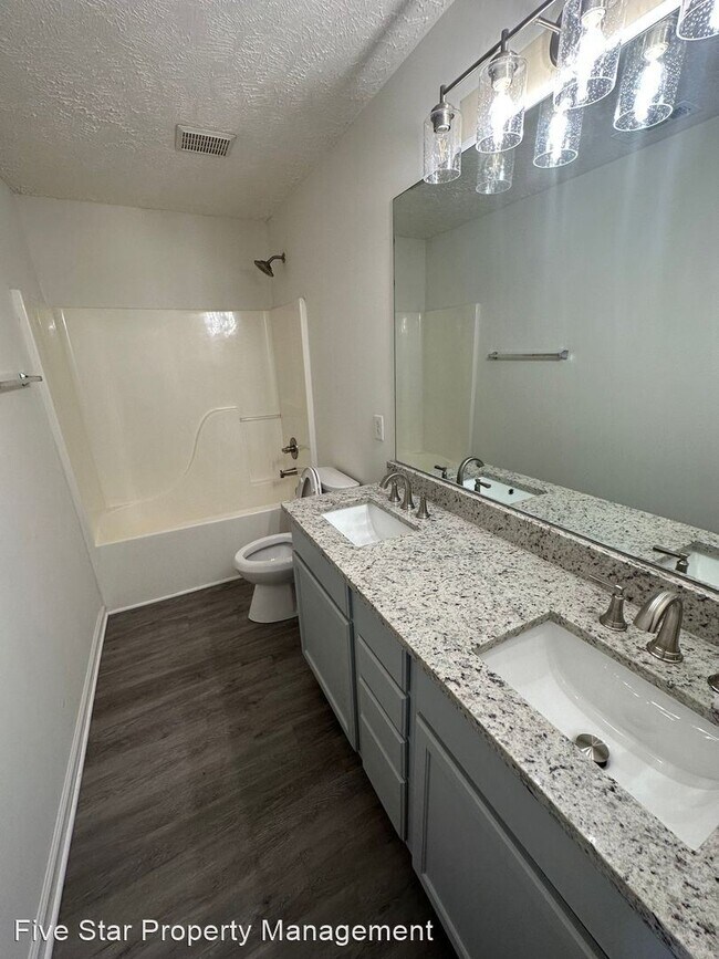 Building Photo - 3 br, 2.5 bath House - 4910 Laura Jeanne Blvd