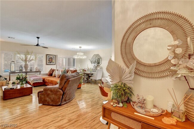 Foto del edificio - 2092 Wildwood Lake St