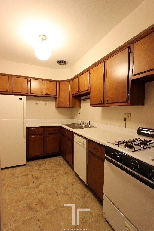 Primary Photo - 660 W Wrightwood Ave