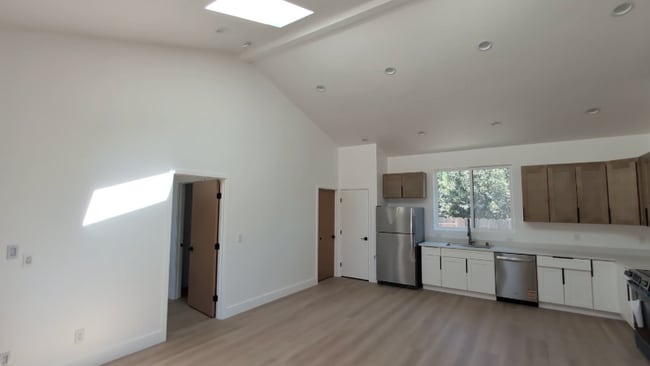 Building Photo - 3036 Greenwood Dr