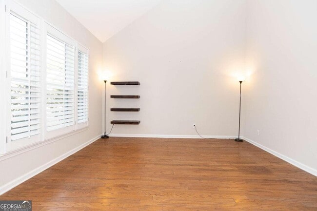 Building Photo - 1063 Chesterfield Pl
