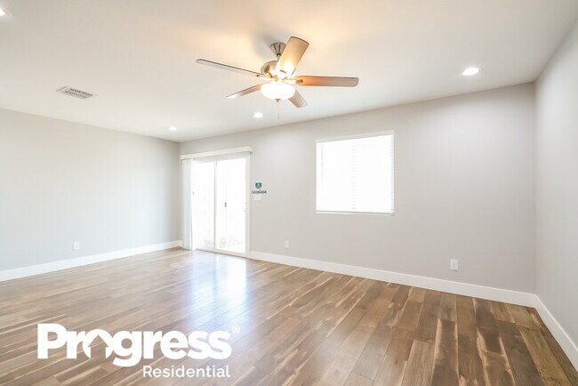 Building Photo - 4737 S 38th Dr