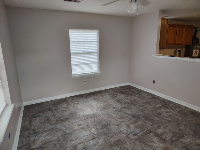 Foto del edificio - 804 Lazy Ln