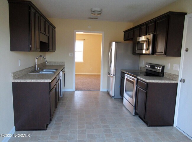 Building Photo - 506 Emily Loop