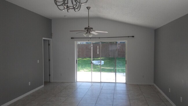 Foto del edificio - Single Family 3 bedroom, 2 bathroom home in Kissimmee
