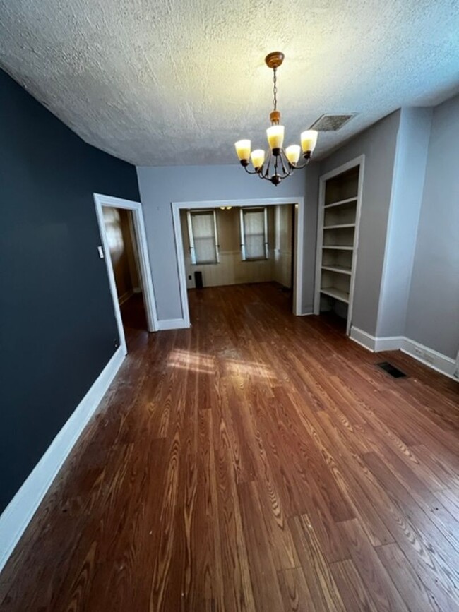 Building Photo - Three bedroom Pottstown Home with off stre...