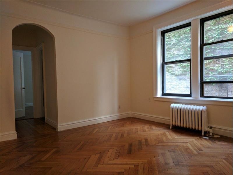 Primary Photo - 225 W 12th St