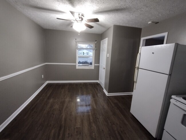 Building Photo - 1102 Capri Dr