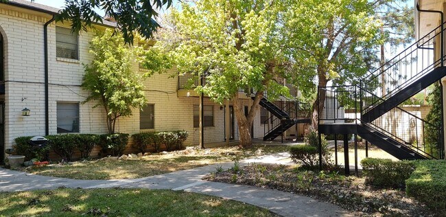 Foto del edificio - 2703 Southside Dr