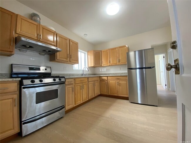 Building Photo - 92-40 52nd Ave
