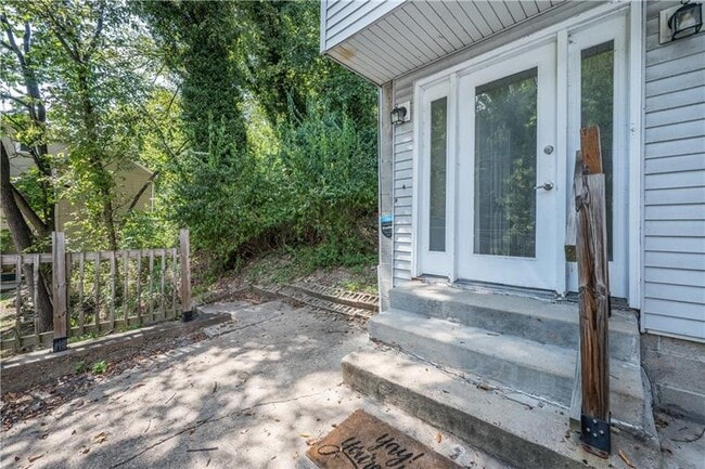 Building Photo - 702 Seavey Rd
