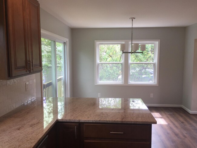 Foto del edificio - 12813 Tamarack Rd