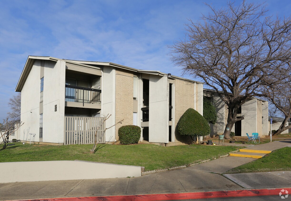 The Lennox 1948 Shady Brook Dr Bedford, TX Apartments for Rent in