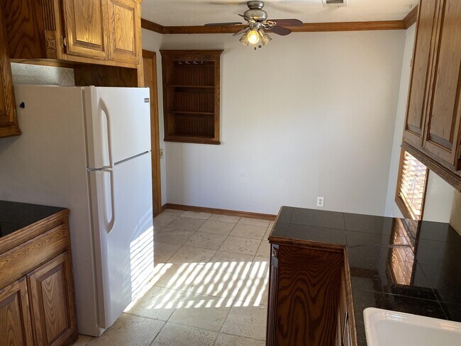 Building Photo - 1520 Carlisle Ct