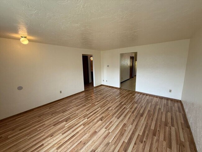 Foto del edificio - 568 22nd Ave SE