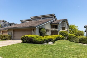 Building Photo - 6667 La Jolla Scenic S Dr
