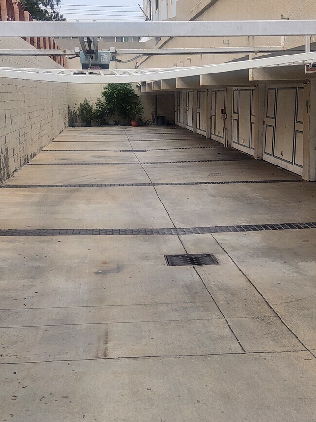 Foto del edificio - 335 E Plymouth St